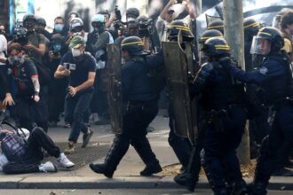 adolescentes-franceses-fazem-mais-um-dia-de-protestos-sobre-escolas