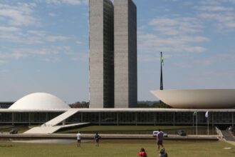 calendario-especial-pode-acelerar-votacao-da-pec-do-fim-da-escala-6×1