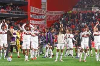 sem-chutar-a-gol-na-argentina,-flamengo-sobrevive-na-libertadores
