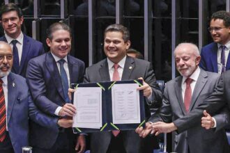 alcolumbre-homenageia-paim-no-fim-da-6×1;-entenda-motivo