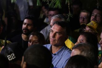 flavio-bolsonaro-impoe-condicoes-para-liberar-sigilos
