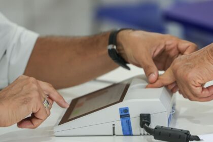 eleitores-vao-as-urnas-hoje-para-escolher-o-presidente-do-pais