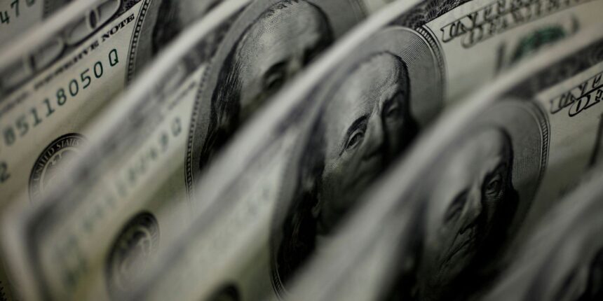 dolar-sobe-8,21%,-e-bolsa-cai-13,88%-apos-reeleicao-de-lula