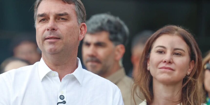 aviao-com-flavio-bolsonaro-e-familia-segue-para-miami