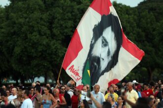 lula-e-eleitores-idosos-se-emocionam-em-festa-de-aniversario