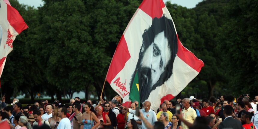 lula-e-eleitores-idosos-se-emocionam-em-festa-de-aniversario