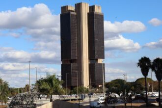 economistas-criticam-usar-corte-de-gastos-para-conter-divida-publica