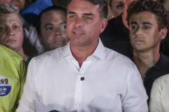 em-carta-golpista,-flavio-agradece-milei-e-trump-por-apoio-para-fuga