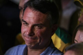 fuga-e-carta-golpista-ampliam-isolamento-de-flavio-bolsonaro